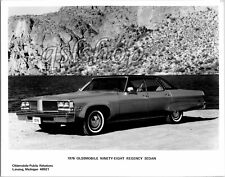 1976 Oldsmobile 98 Ninety Eight Regency Sedan Press Release Photo Classic Car GM picture