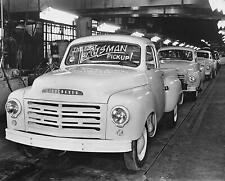 1950 STUDEBAKER TRUCK ASSEMBLY LINE Photo  (223-Y) picture