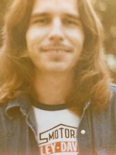 1979 Vintage Found Photo Long Haired Dude w/ Harley Davidson T-Shirt picture