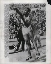 1952 Press Photo Milton Campbell shown in shotput event of the Olympic Decathlon picture