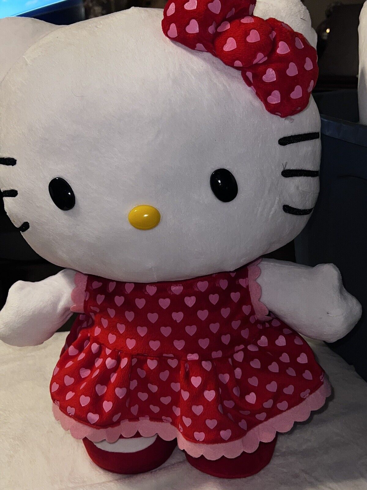 Large Hello Kitty Valentine Stand Up Doll Sanrio Door Greeter 2017 22” Gemmy