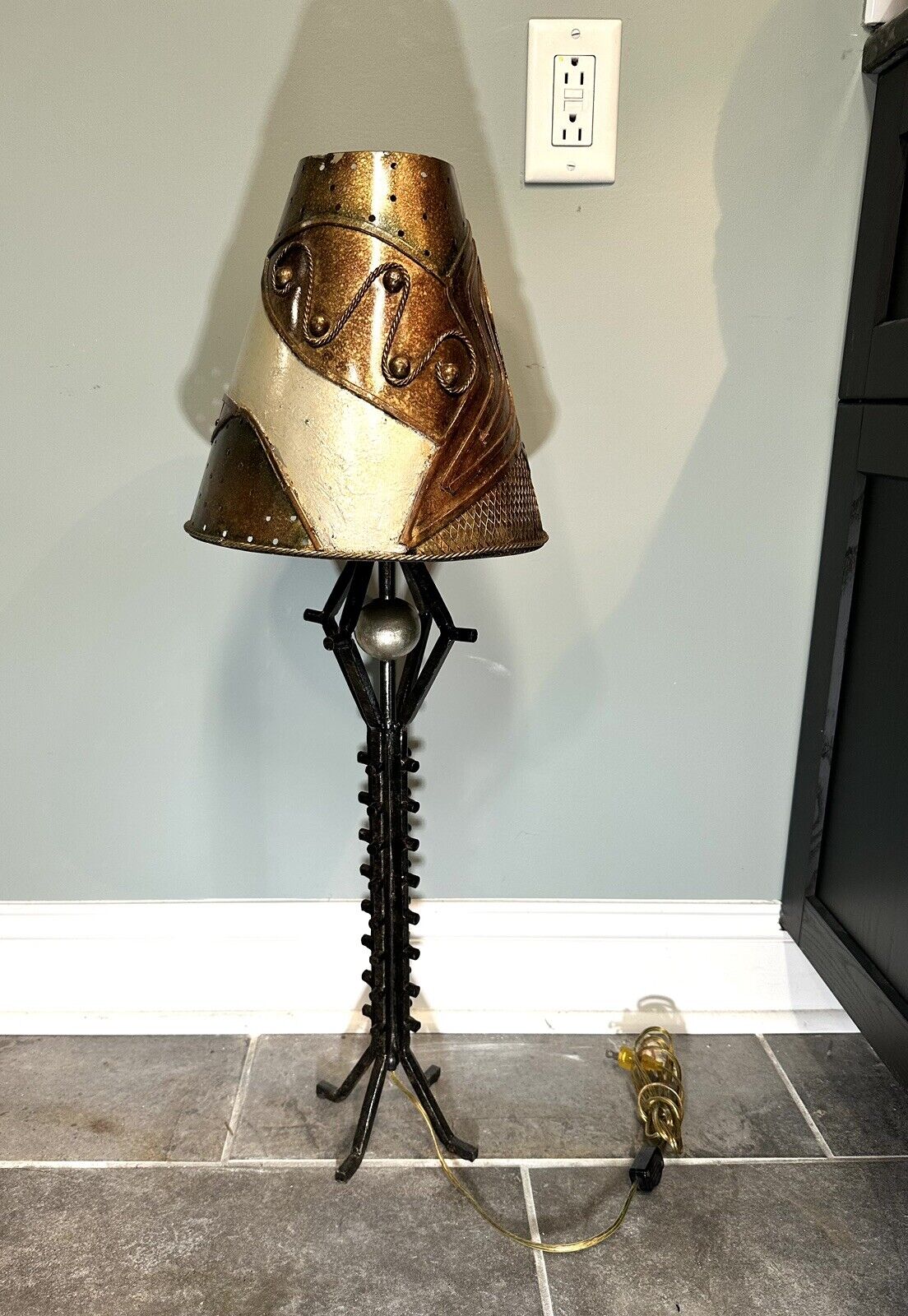 Vtg. Postmodern Leeazanne Metallic black spiked Table Lamp with artisan Shade