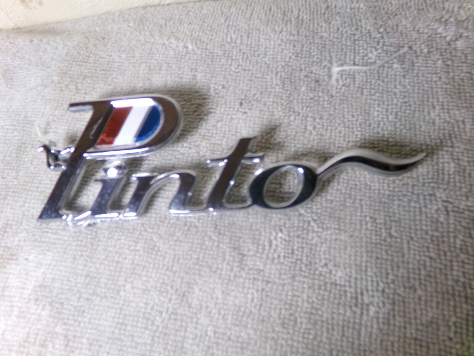 Ford Pinto emblem D12B-16B114