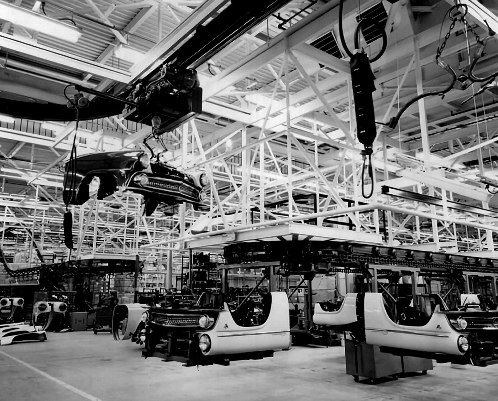 1955 FORD FACTORY ASSEMBLY Photo  (224-D)
