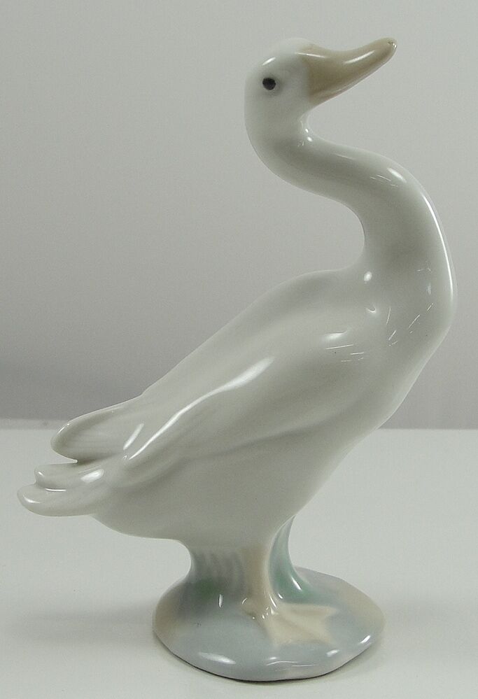 Lladro Goose Standing Porcelain 1970-1992 Retired Spain 4 3/8\