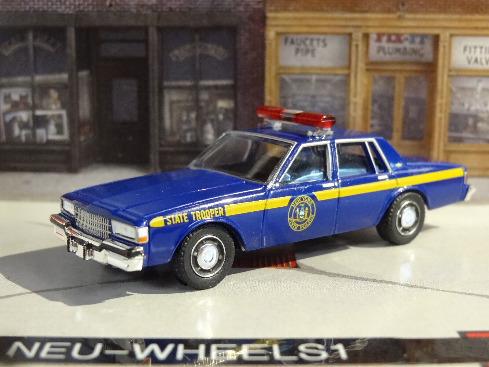 1986-90 CHEVY CAPRICE 9C1 NEW YORK STATE TROOPER 1/64 DIECAST DIORAMA MODEL A3