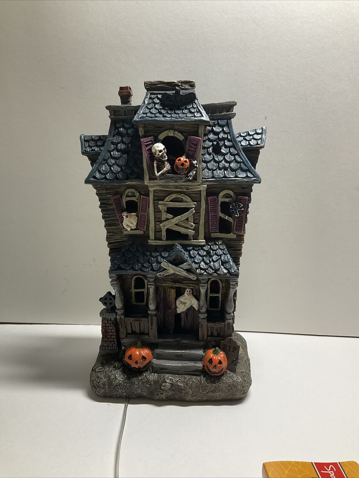 Halloween Haunted House Resin LED lighted color Pumpkin Ghost - Tested