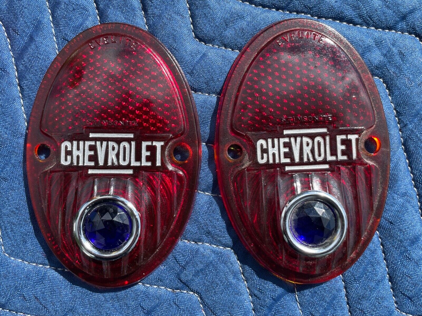 VINTAGE PAIR 1930s CHEVROLET RED GLASS TAIL LENS WITH CAT EYE JEWEL