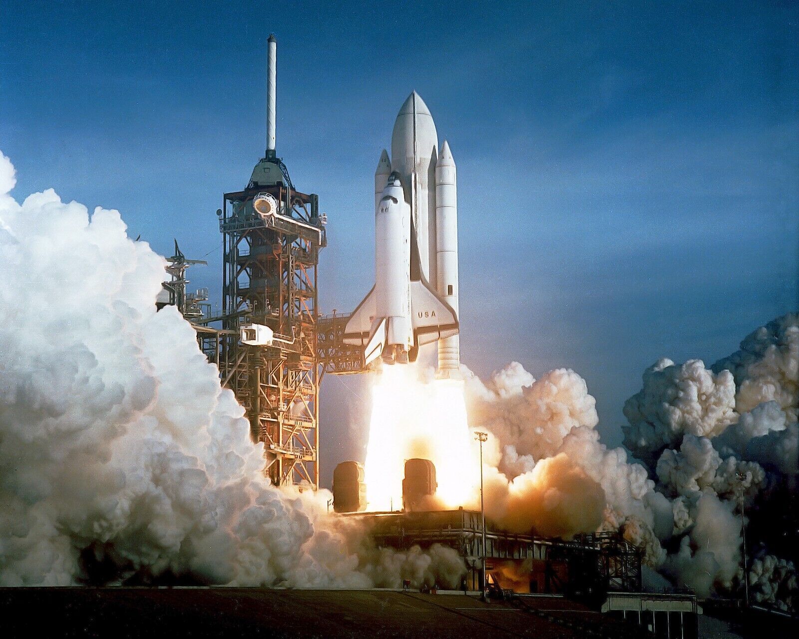 SPACE SHUTTLE COLUMBIA (STS-1) FIRST LAUNCH APRIL 1981  8X10 NASA PHOTO REPRINT
