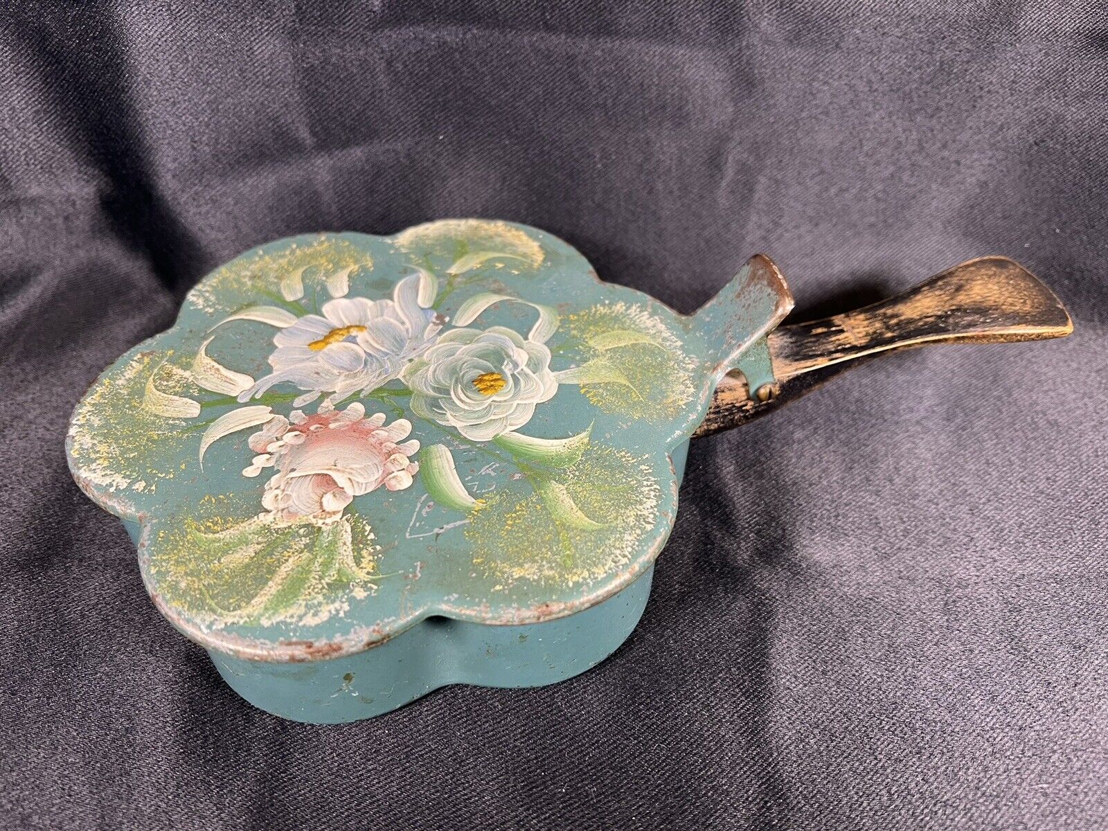 VTG Silent Butler Crumb Catcher  Hand Painted Floral Plymouth Tole Wood Handle