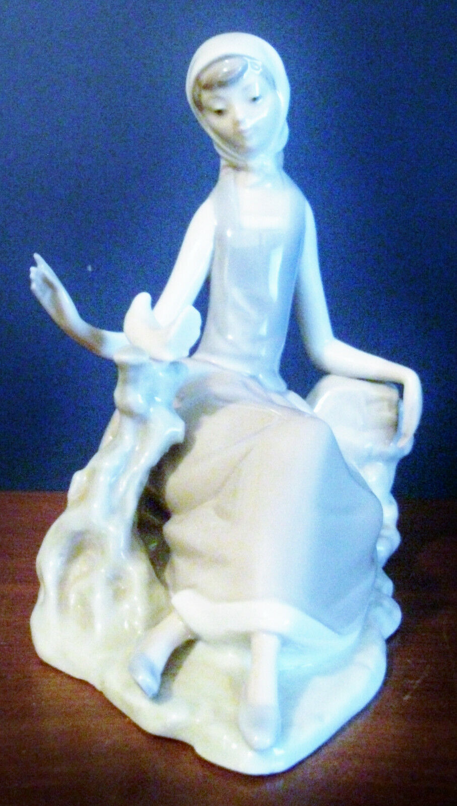 Spain Lladro Shepherdess Girl Dove #4660 Porcelain Figurine Vintage 1971-1974