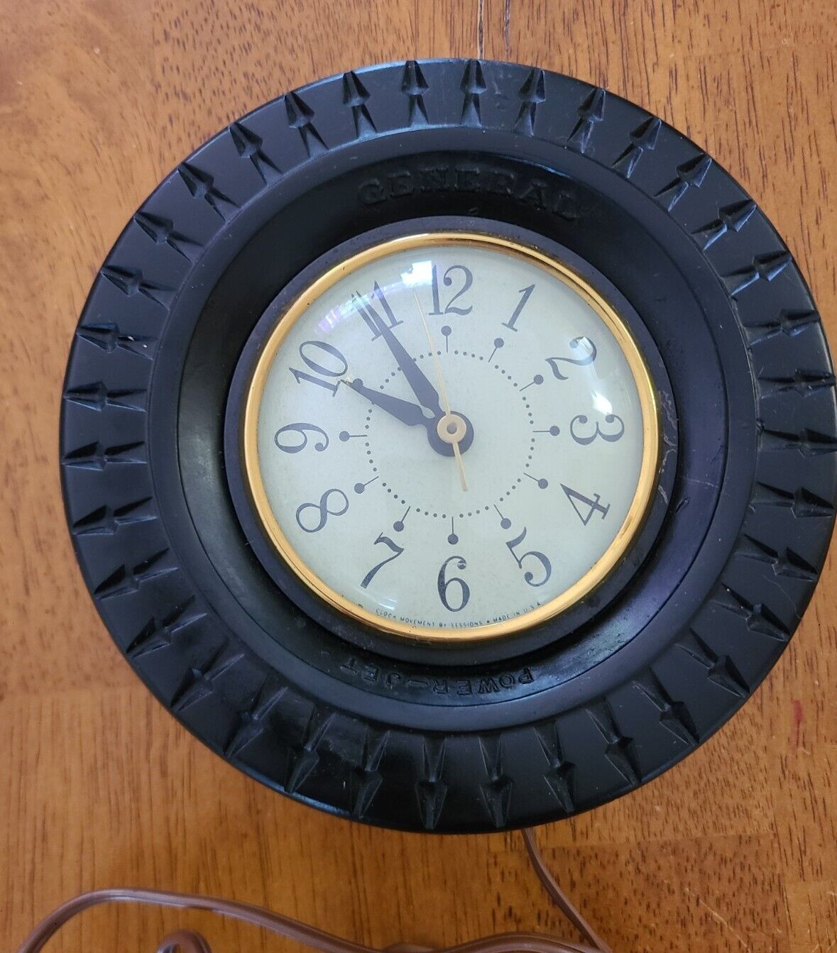 Vintage General tire clock. Very Good Works.  50s.