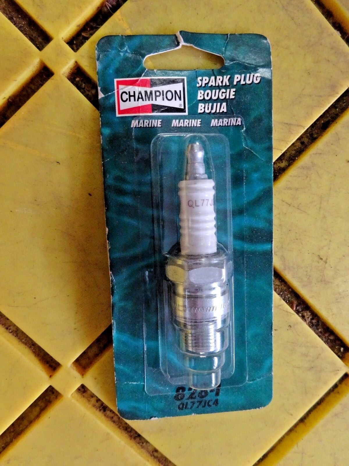 Champion 828-1 Spark Plug (Ql77Jc4)