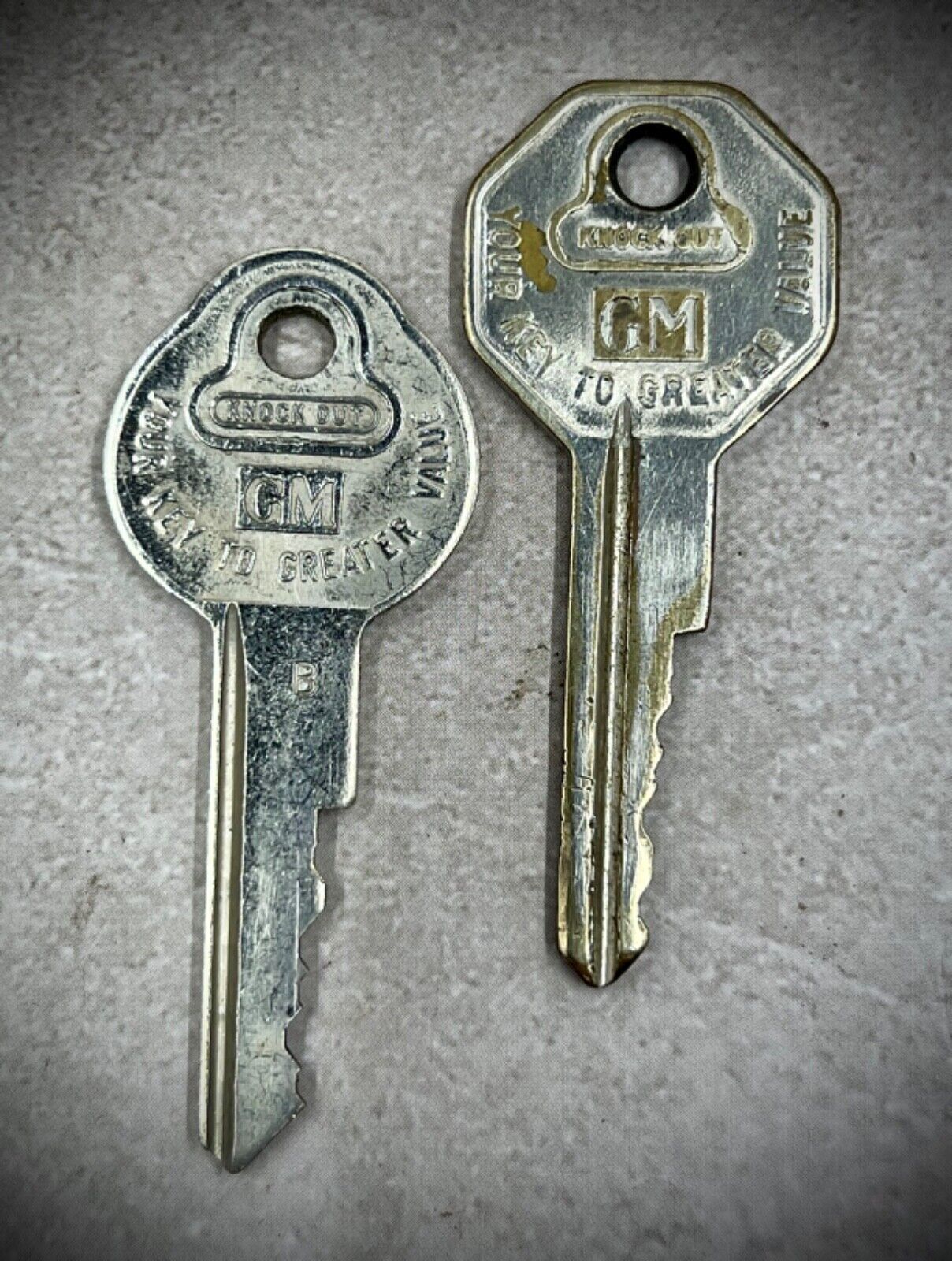 GM Briggs & Stratton Keys, Lot Of 2 Vintage, Knock Out, #9353, 1x17 B