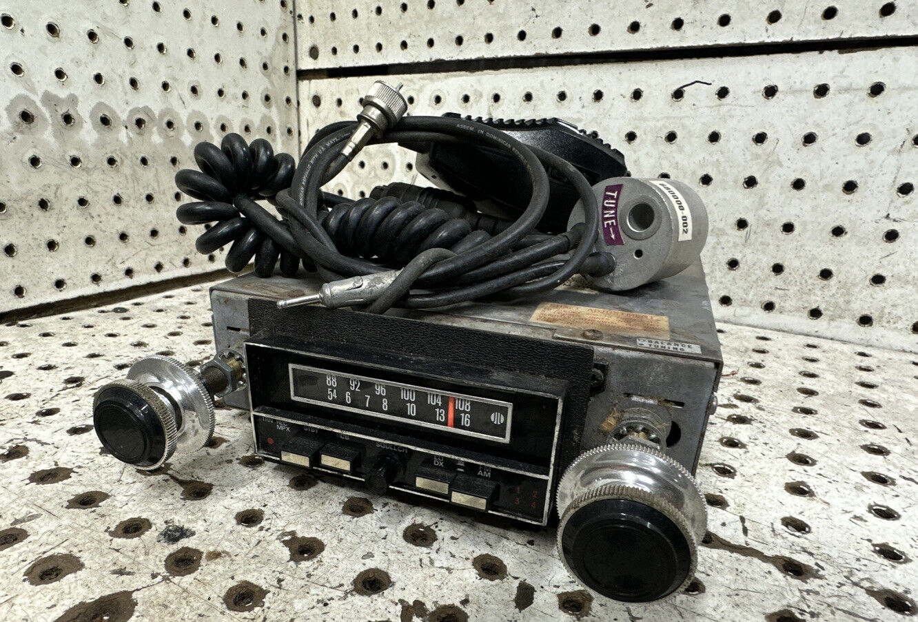 1979 J.I.L. JIL CB/8-TRACK TAPE/AM-FM/FM STEREO RADIO MODEL 860CB Works