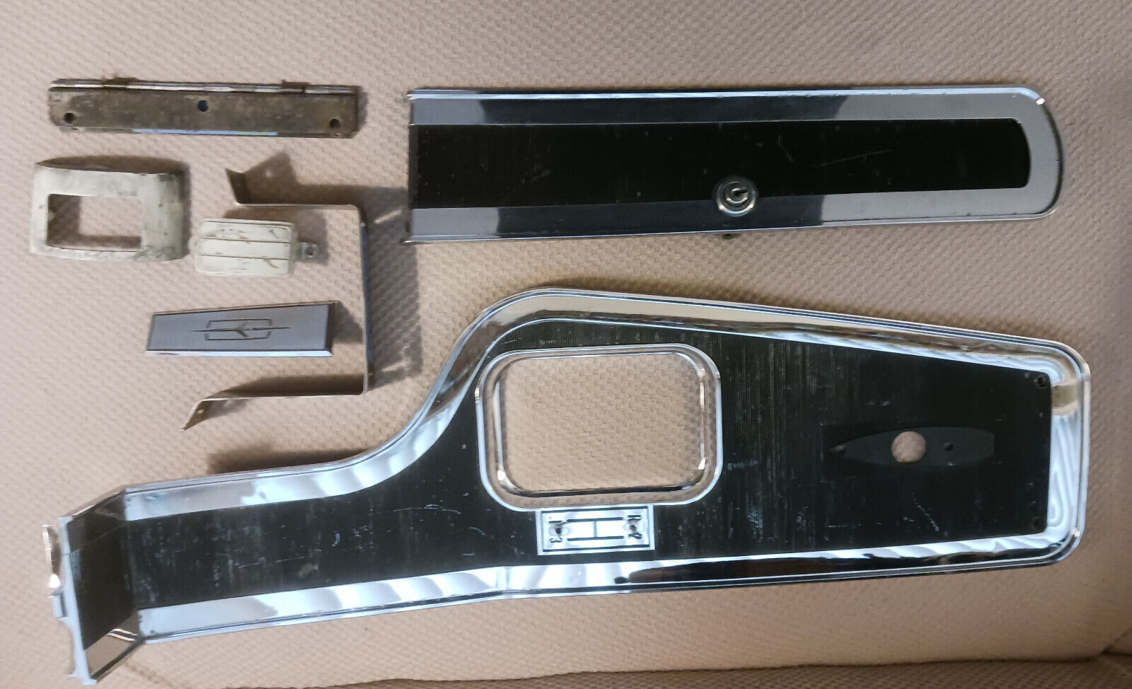 1968-69 Oldsmobile Cutlass 442 Center Console Plate ORIGINAL