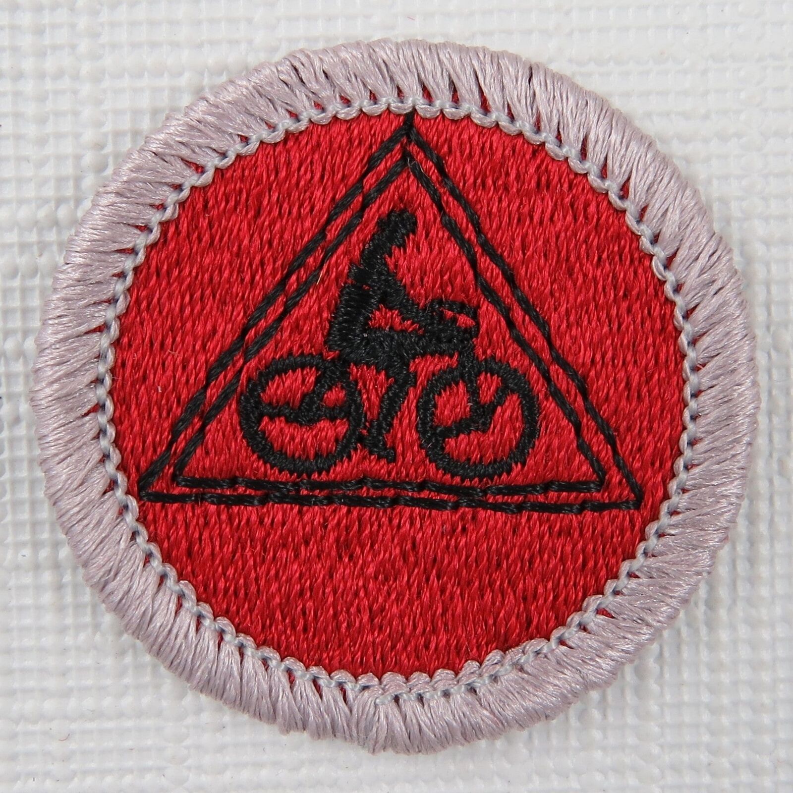 Cycling (Triangle-Silver) Current Plastic Back Merit Badge [MB-432]