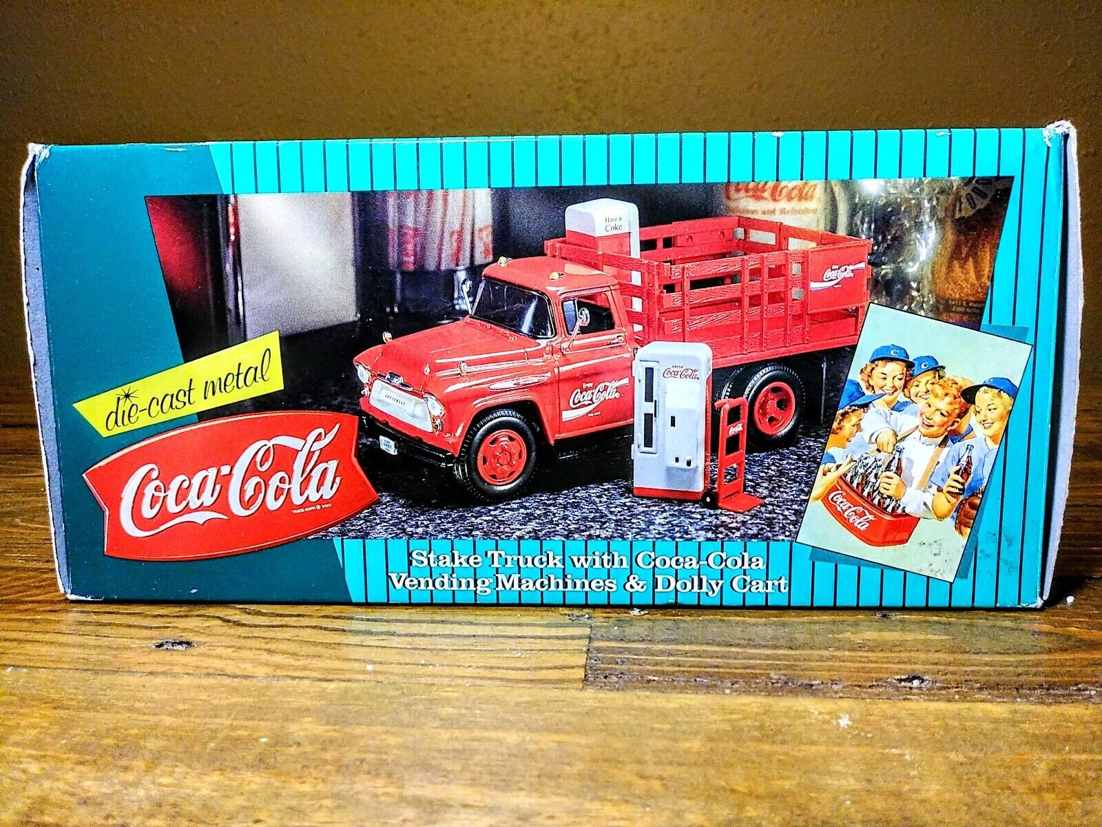 ERTL 1996, 1957 Coca-Cola Chevrolet Diecast Stake Vending Truck F296 1:24 NIB