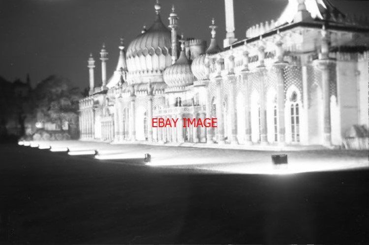 PHOTO  1950 BRIGHTON THE ROYAL PAVILION BY NIGHT ALTHOUGH THE BLACKOUT RESTRICTI
