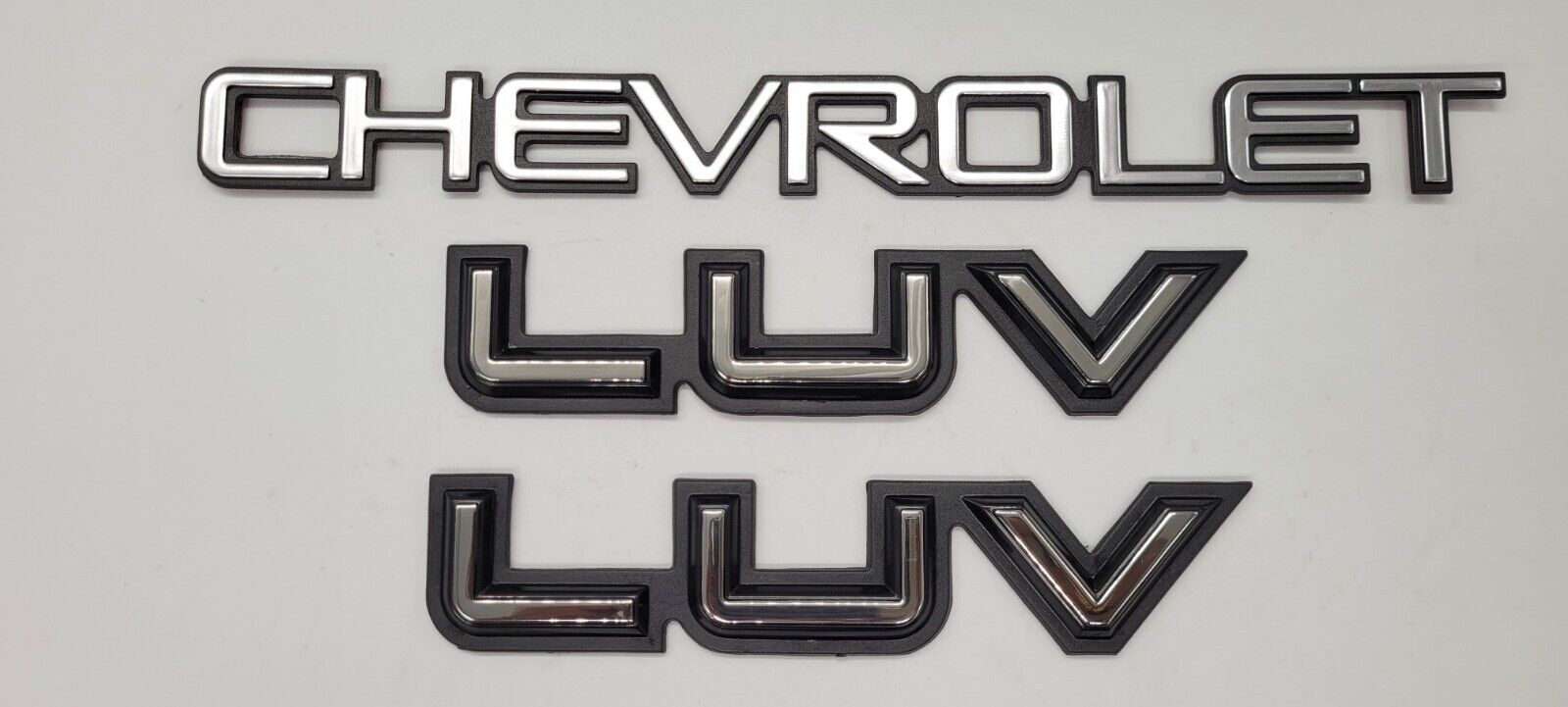 Chevrolet luv pick up side emblems 