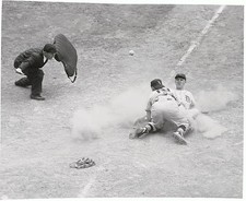 Tiger Jim Delsing scores 1st base Ray Boone's double left field du- Old Photo picture