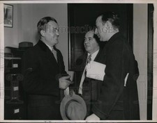 1937 Press Photo Engineers Joseph Fody, Albert Morgan and Edward Pollak confer picture
