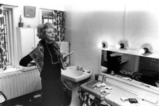 British Actress Evelyn Laye In Dressing Room 1966 OLD PHOTO picture