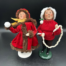 Byers Choice Carolers 2005 2006 Christmas Pair Popcorn Garland Snowball picture