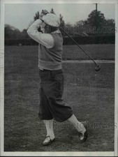 1933 Press Photo Everett Lindsay golfs at National Southpaw Golf Tournament picture