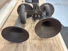 Vintage 1930s Delco-Remy Dual Trumpet Horns Pair w/ Relay & Bracket GM 6V Works picture