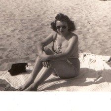 c1940s Barefoot Woman Swimsuit Beach Sunglasses Snapshot Photo Blanket Sand Vtg picture