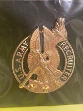 No Shine Insignia: US Army 3 Star Recruiter Badge Gold Tone picture
