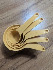 Foley Harvest Gold Plastic Set of 5 Measuring Cups Vintage 1970s - Excellent picture