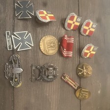 Vintage US Military Insignia Lot - WWII Victory & Good Conduct Medals, 101st... picture