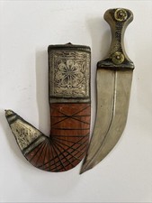 Beautiful Vintage Yemeni Jambiya Dagger Curved Double-Edged Blade with Horn Hilt picture