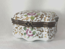 LIMOGES PEINT MAIN  PORCELAIN HINGED ROSES TRINKET BOX VINTAGE picture