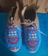 Gorgeous Vintage Native Glass Beaded Handmade Moccasins Fits Size 8 or 7 picture
