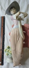 Retired Lladro Daisa 1995 Paris In Bloom Woman w/ Hat Porcelain Figurine #6280 picture
