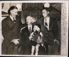 1949 Press Photo Athletics manager Connie Mack with son and two grandsons picture
