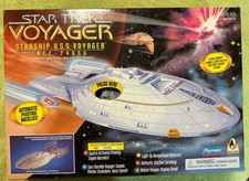 Vtg Star Trek Starship U.S.S. Voyager NCC-74656 Playmates 1995 6479 picture