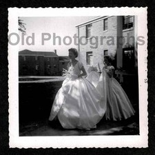 1959 BRIDE BEAUTIFUL WEDDING DRESS TRAIN BEARER/PAGE OLD/VINTAGE PHOTO- J777 picture