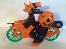 VINTAGE HALLOWEEN ROSEN ROSBRO PLASTIC WITCH ON MOTORCYCLE CANDY CONTAINER JOL picture