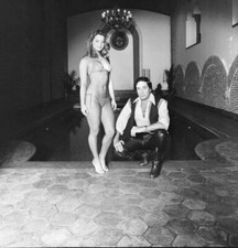 Bob Guccione seen here a female friend penthouse flat New Yor- 1982 Old Photo 2 picture
