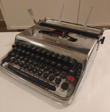 1965 Olivetti Lettera 22 Portable Typewriter Working Spanish Layout Tested. picture