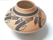 EXQUISITE VINTAGE FAWN NAVASIE HOPI - SIKYATKI - HAND COILED POT POTTERY picture