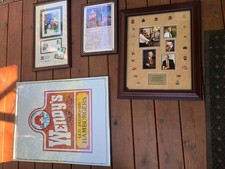 Wendy's Dave Thomas Signed Memorabilia Lot 2 Signed Pieces Pins & Vintage Sign picture