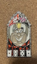 Disney Windows of Evil Queen of Hearts pin LE 2000 on Original Card DLR picture