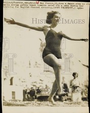 1949 Press Photo Shirley May France walks across pebbly beach in Dover, England picture