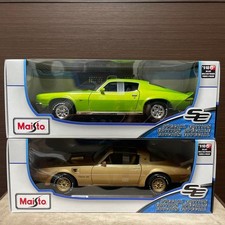 Maisto 1/18 SPECIAL EDITION Diecast Car Set of 2 picture