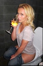 Hayden Panettiere Sitting on the Toilet 4x6 PHOTO PRINT picture